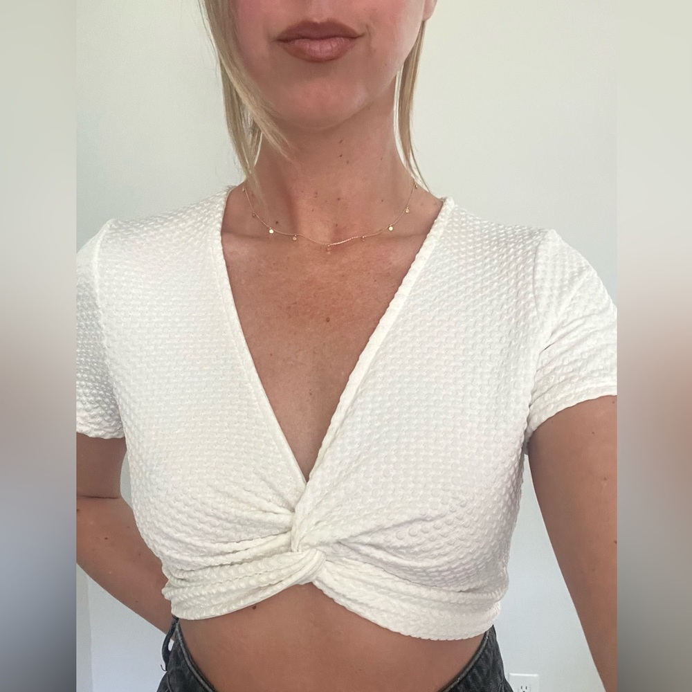 URBAN OUTFITTERS CROP TOP